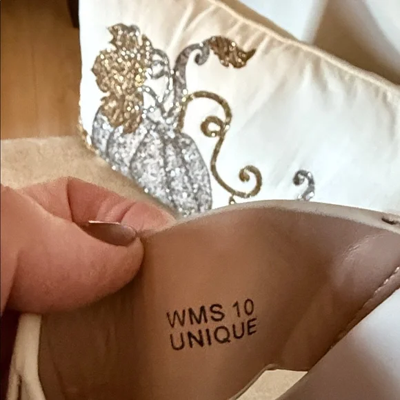 DV by Dolce Vita Cream Sandals with Gold Buckles - Picture 5 of 6